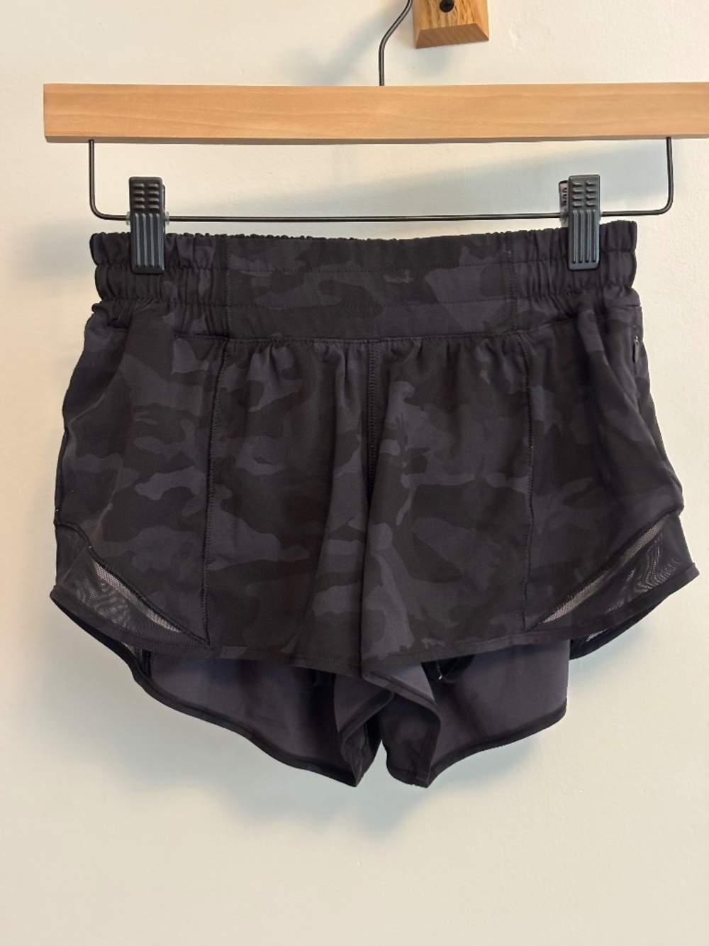 Lululemon Hotty Hot 2.5 shorts